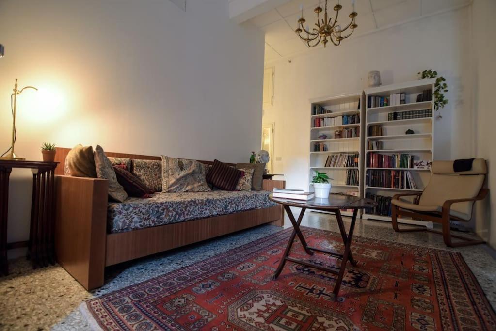 Cozy Apartment With Private Garden - City Center - Florencia Exterior foto
