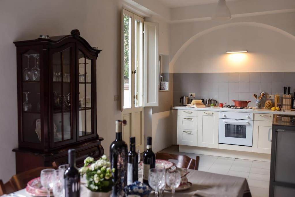 Cozy Apartment With Private Garden - City Center - Florencia Exterior foto